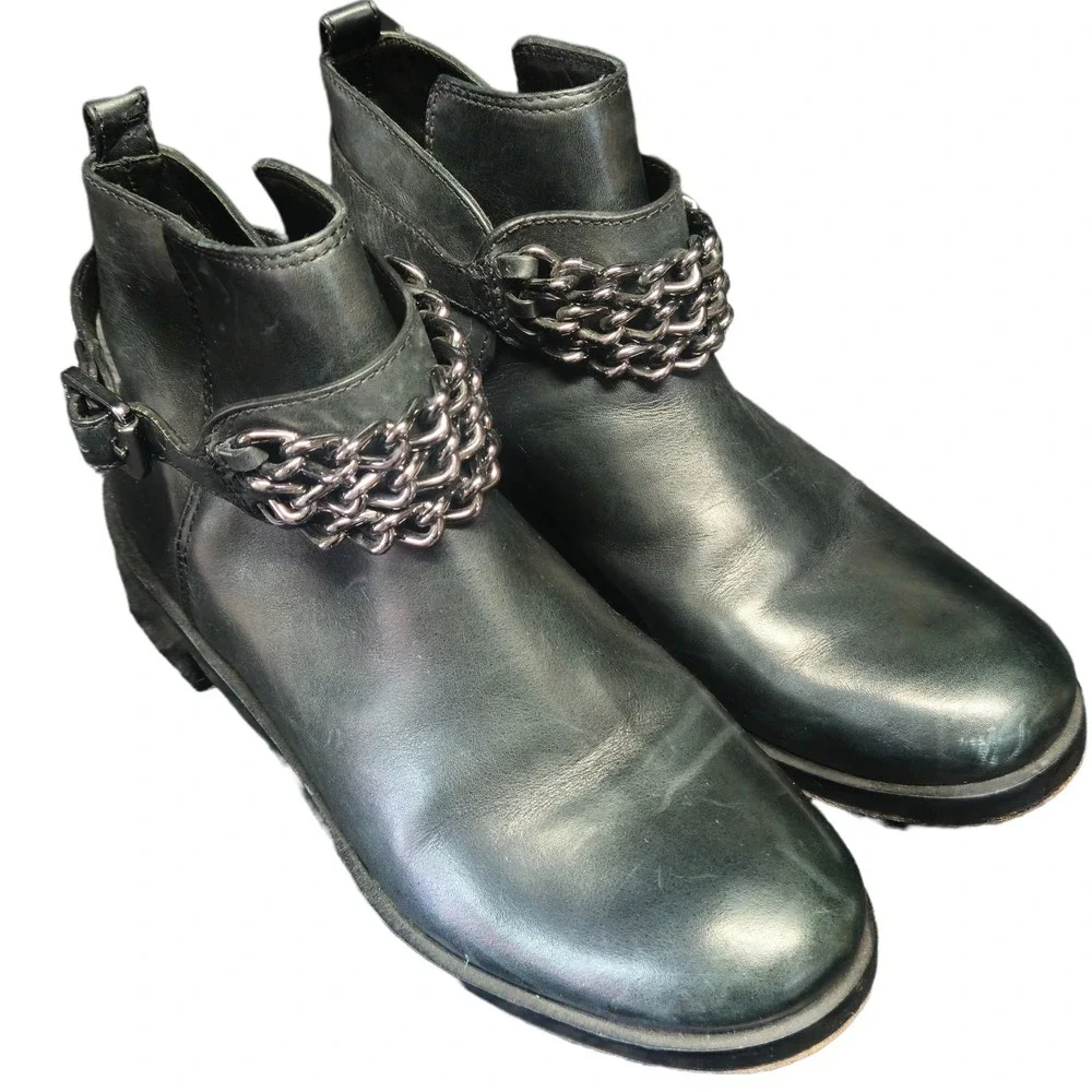 Tory Burch Bloomfield Black Leather Chain Buckle Ankle Boots Bootie Size 9.5